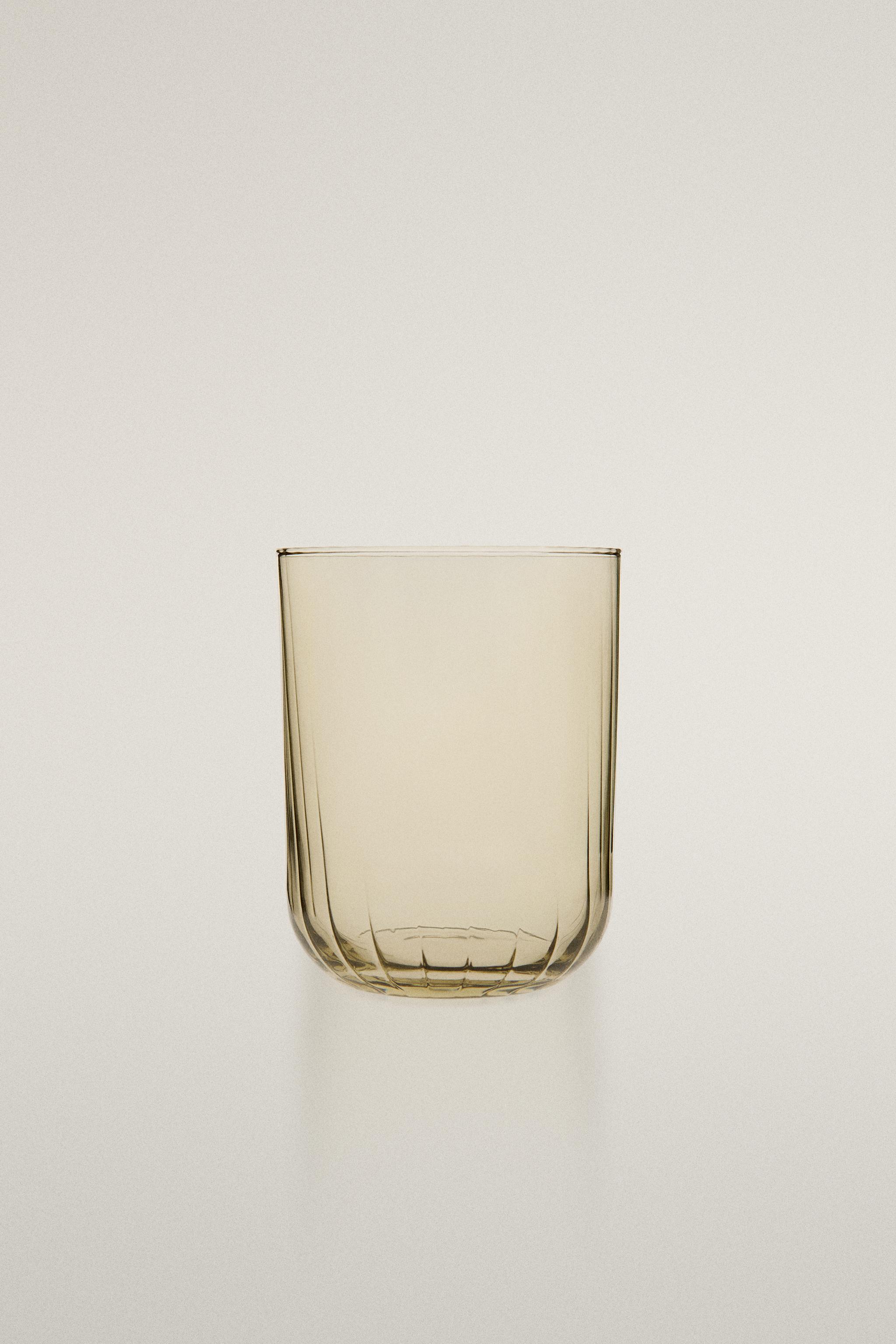 GLASS TUMBLER WITH RAISED LINES