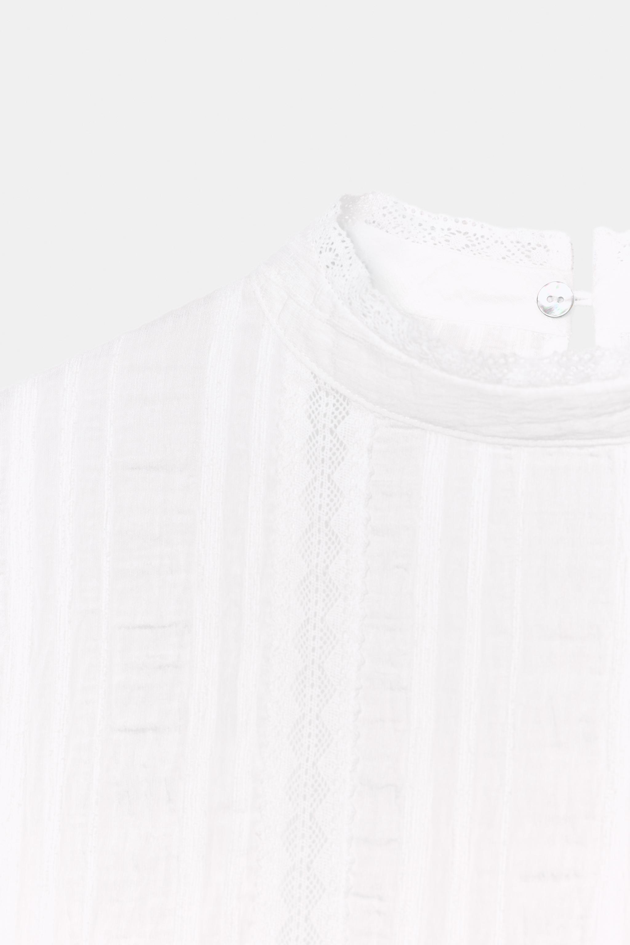 CHEMISE ROMANTIQUE EN DENTELLE