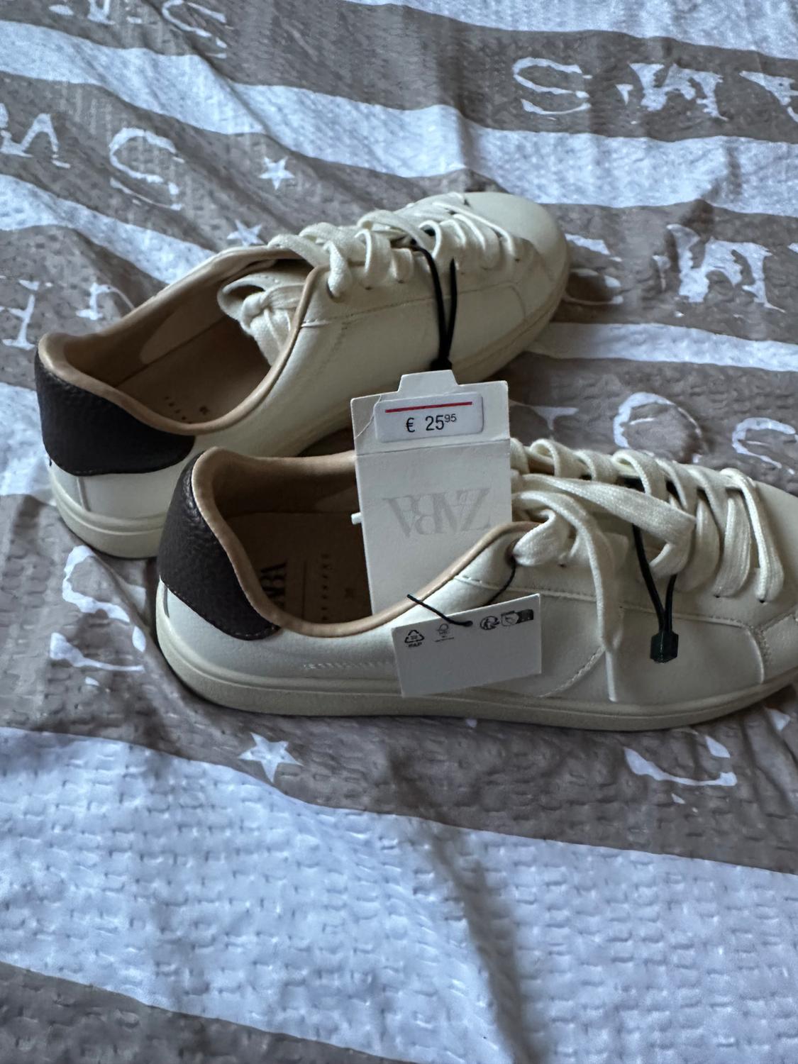 TRAINERS WITH HEEL TAB DETAIL - Image 3