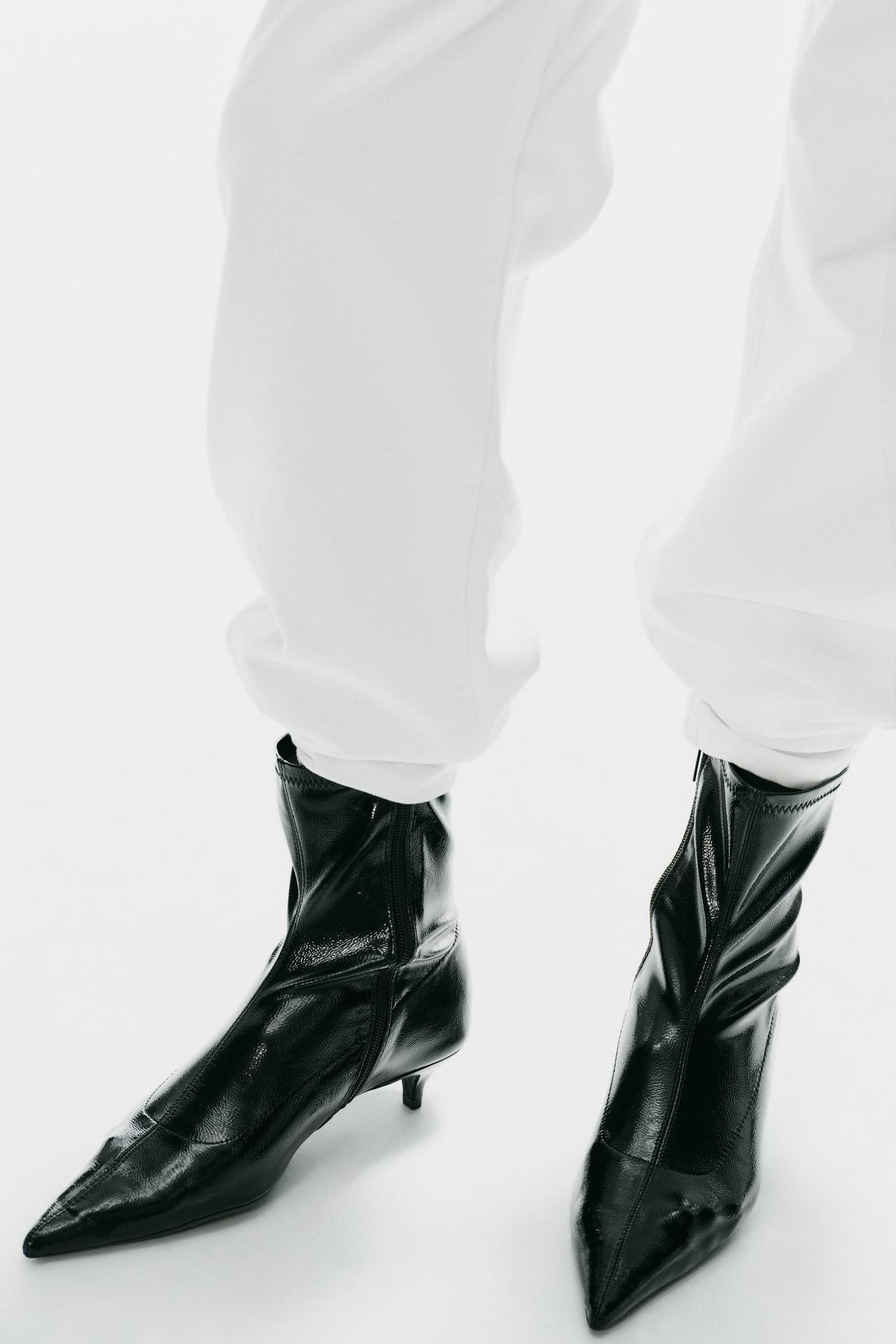 KITTEN HEEL ANKLE BOOTS — Black