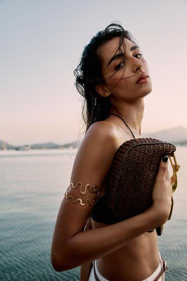 حقيبة صغيرة بمسكة معدنية - شوكولاتة by Zara