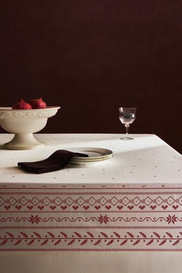 COTTON CHRISTMAS PRINT TABLECLOTH - Red / White by Zara