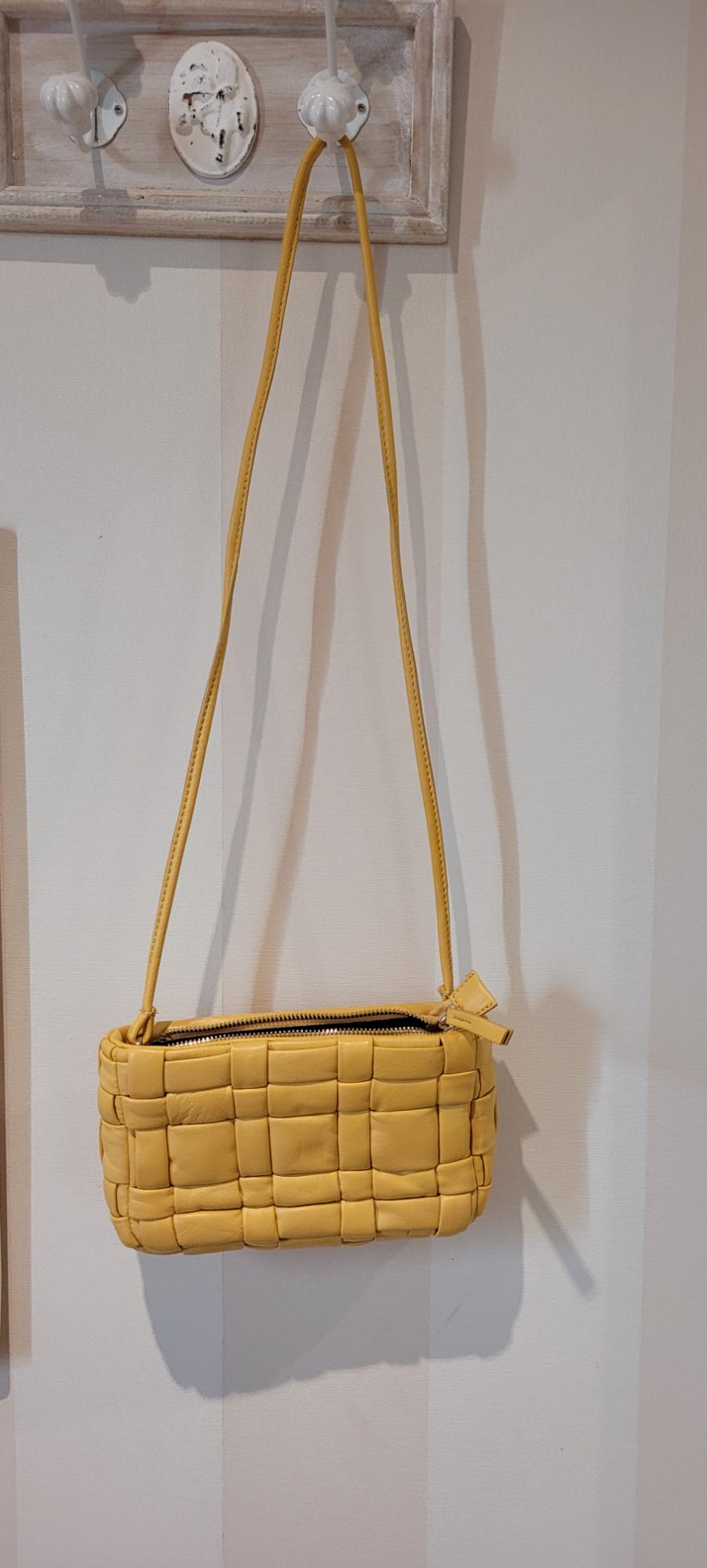 BOLSO AMARILLO DE PIEL - Image 2