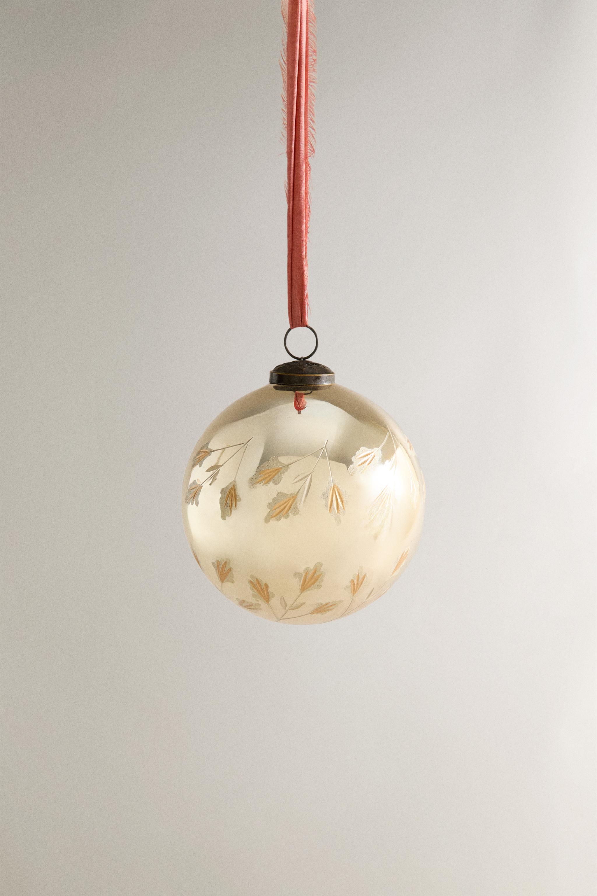 SHINY CHRISTMAS TREE BALL ORNAMENT WITH LEAVES