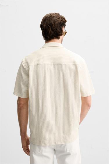 CHEMISE À TEXTURE EFFET VELOURS BOUCLÉ - Écru de Zara - Image 2