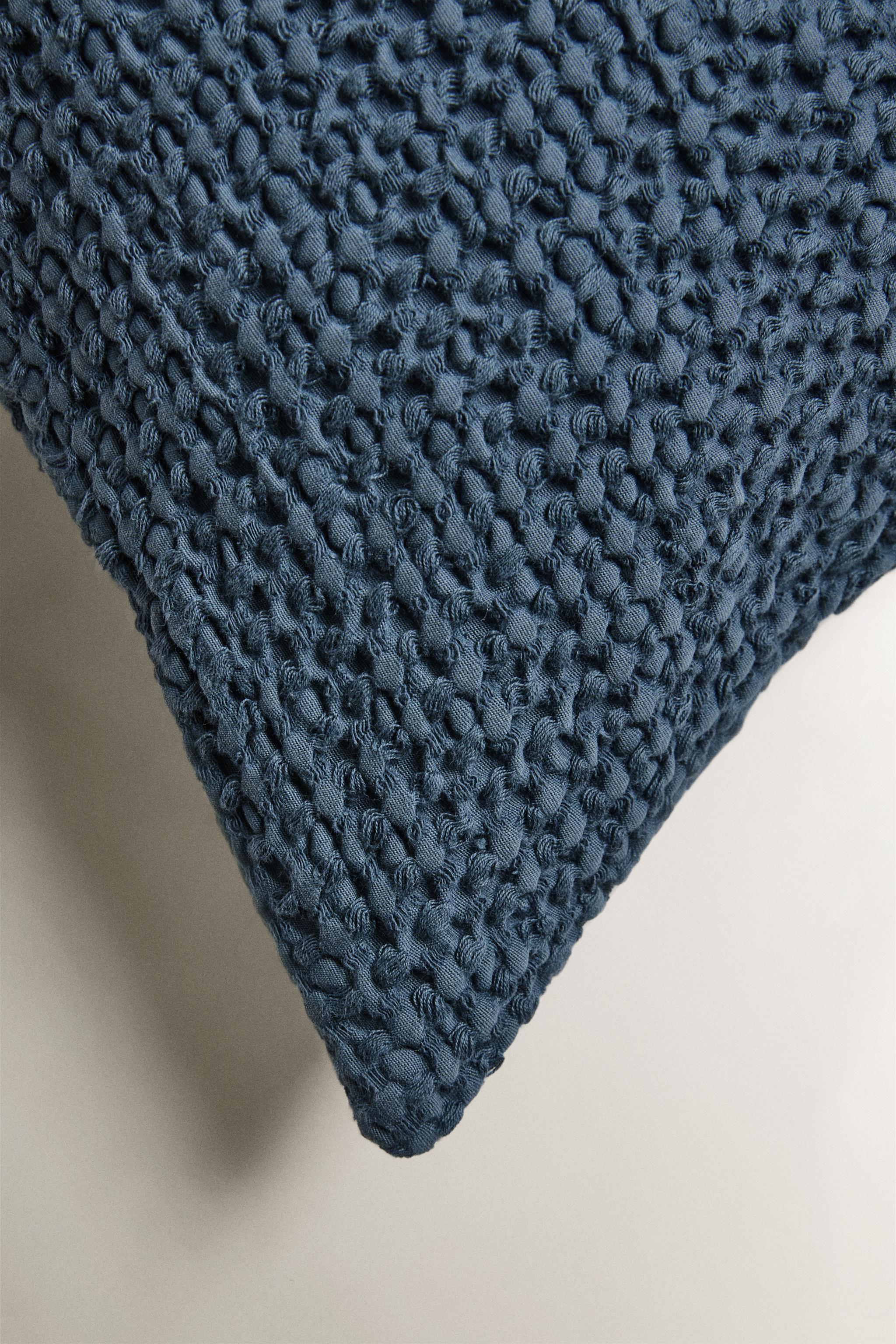 WAFFLE-KNIT THROW PILLOW COVER — Navy blue