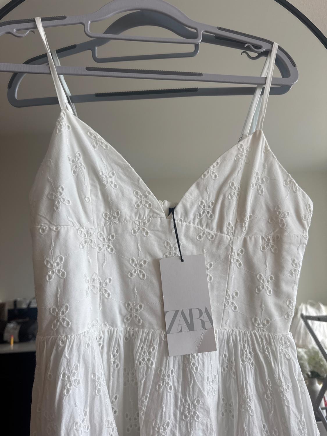 VESTIDO BORDADOS PERFORADOS - Image 2
