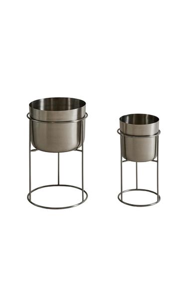 AGED METAL FLOWERPOT - P by Zara