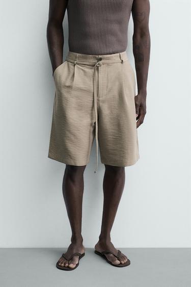 برمودا RELAXED FIT بثنيات وحزام - مِحْمر الخاص بـ Zara