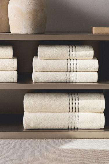 TOALLA BAÑO PIPPING CONTRASTE - Arena / Negro de Zara