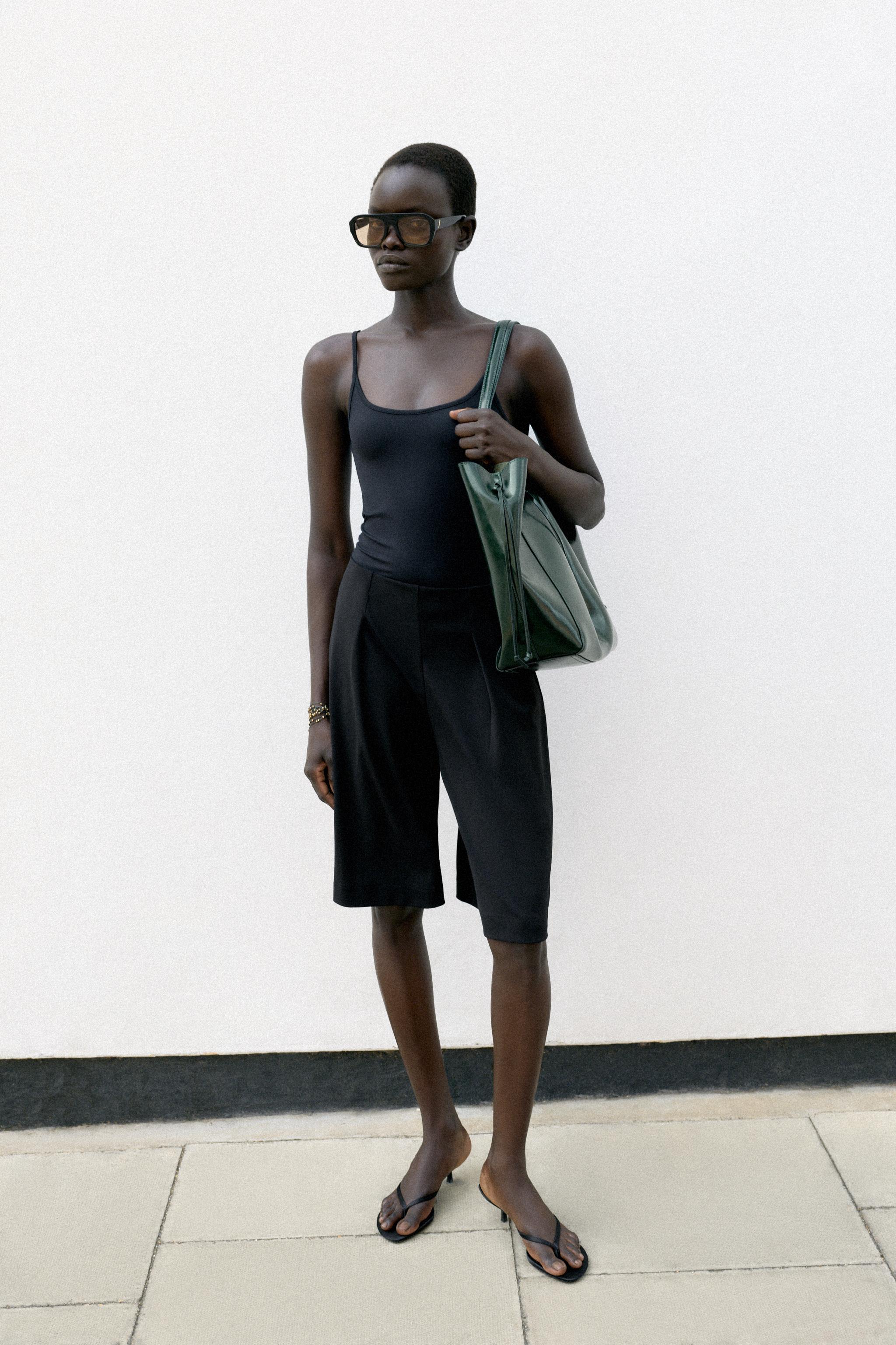 PLEATED BERMUDA SHORTS