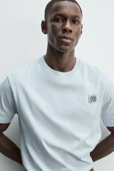 CAMISETA ESTAMPADO CONTRASTE PARCHE - Celeste de Zara