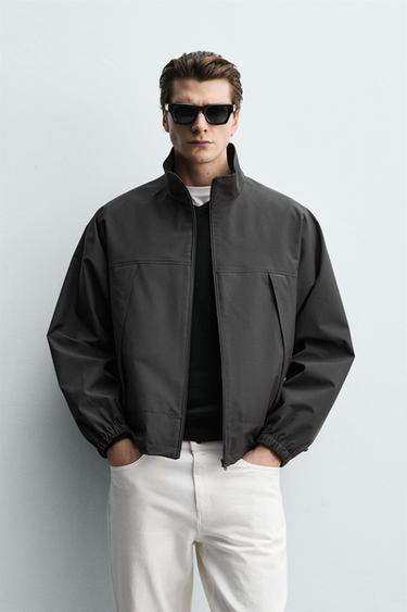 ЛЕГКАЯ НЕПРОМОКАЕМАЯ КУРТКА ИЗ ВЫСОКОТЕХНОЛОГИЧНОЙ ТКАНИ — СЕРО-КОРИЧНЕВЫЙ от Zara