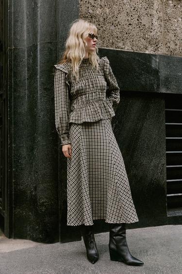 BLUSA CUADROS OLANES - Negro / Crudo de Zara