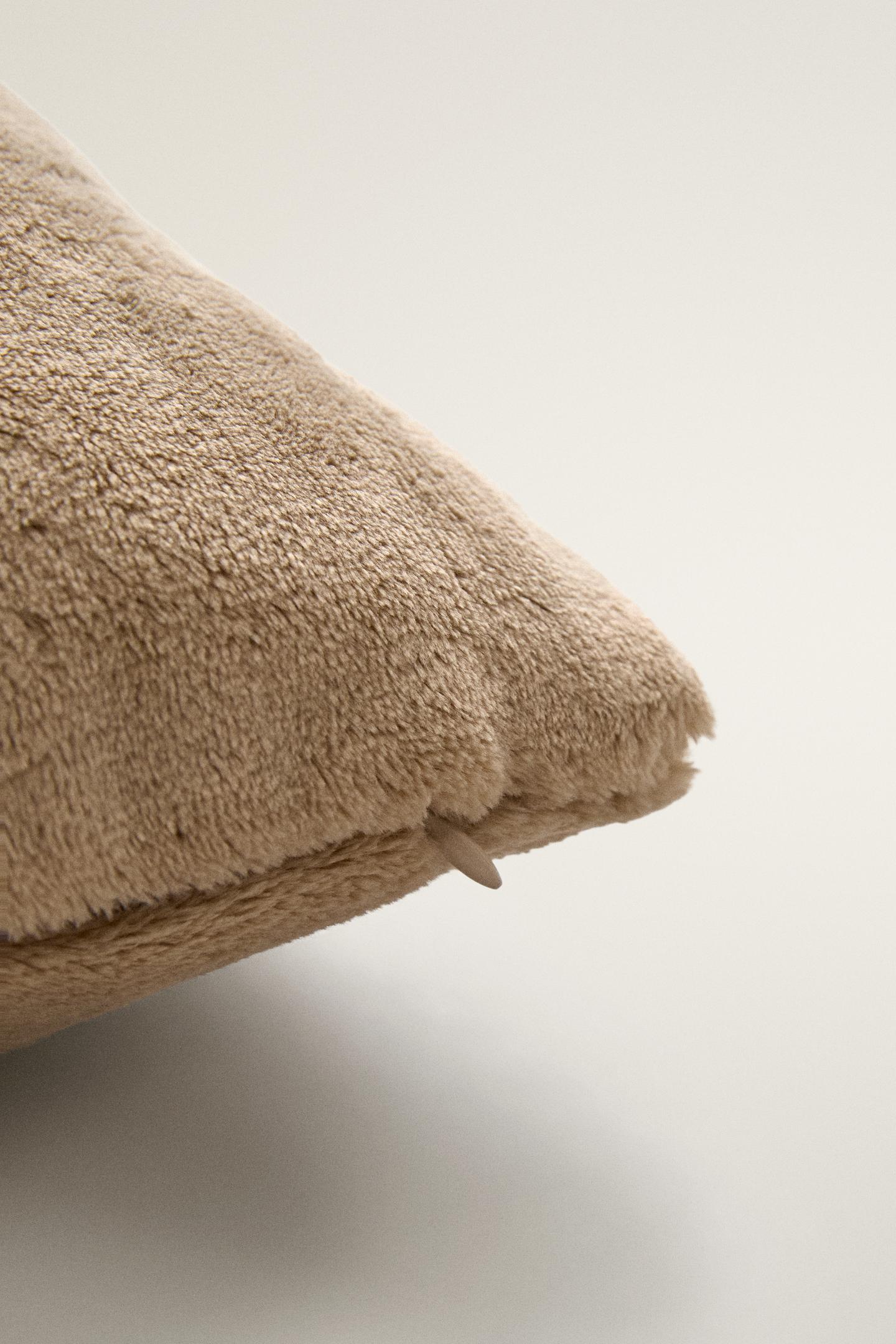 Zara Plain Faux Fur Throw Pillow Cover, цвет: Бежевый — фото 4