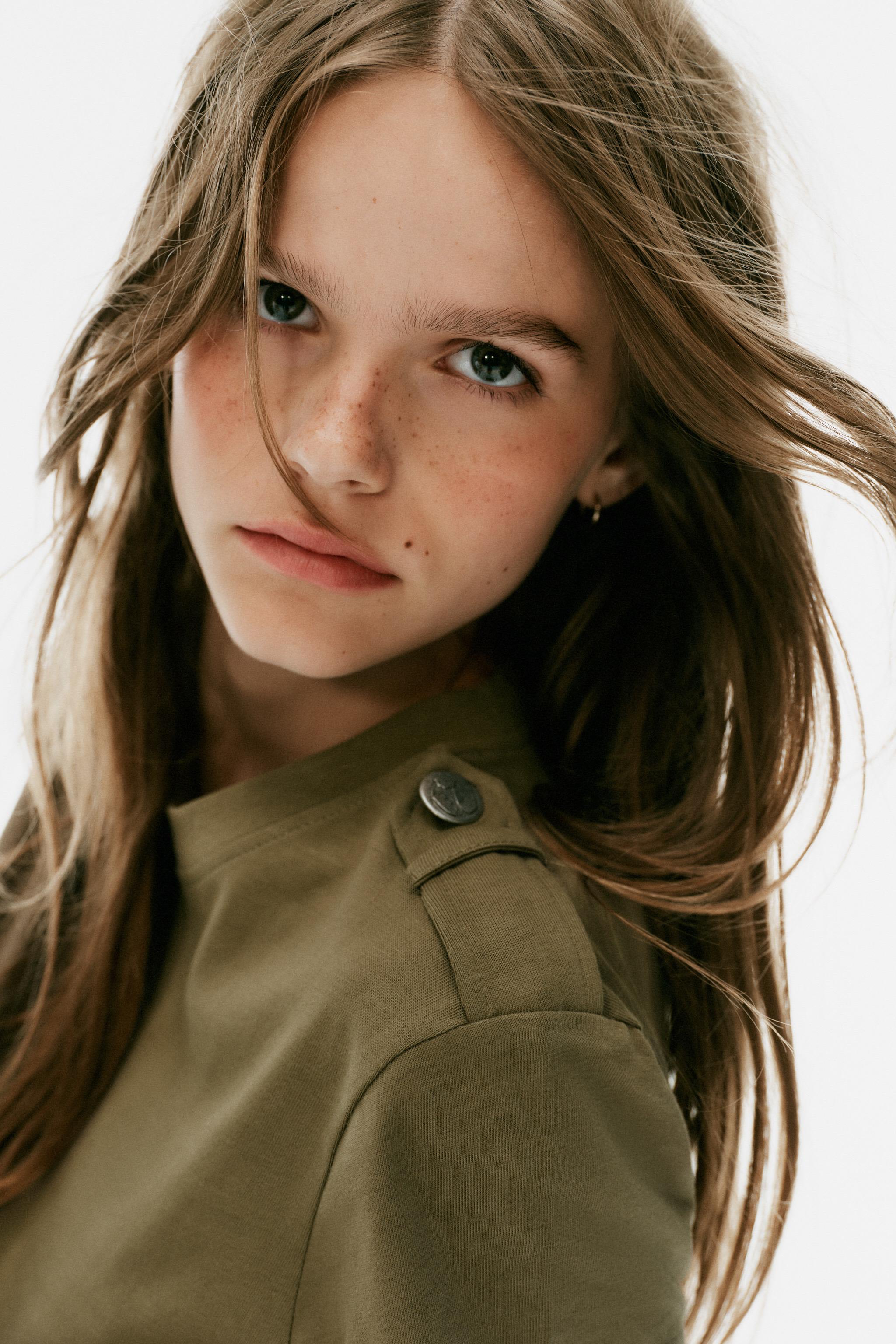 Женские футболки Zara BUTTON-TAB T-SHIRT — фото 5