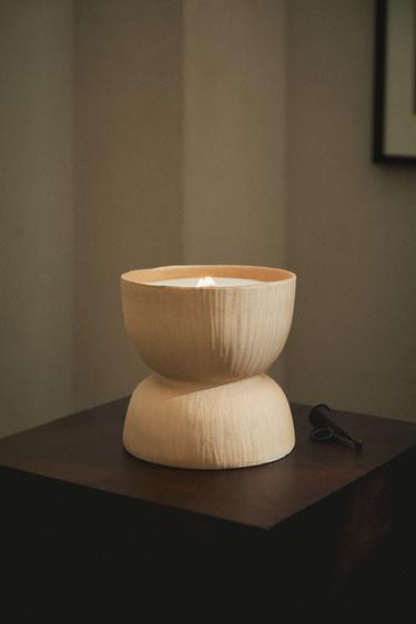 (1.025 KG) SACRED WOODS SCENTED CANDLE - Beige by Zara - Image 4