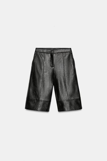 BERMUDA LUNGA EFFETTO PELLE - Nero di Zara