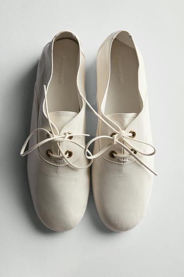 Chaussure à lacets en cuir souple - Blanc de Zara - Image 0
