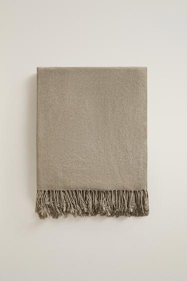 CHENILLE THROW - Light brown by Zara