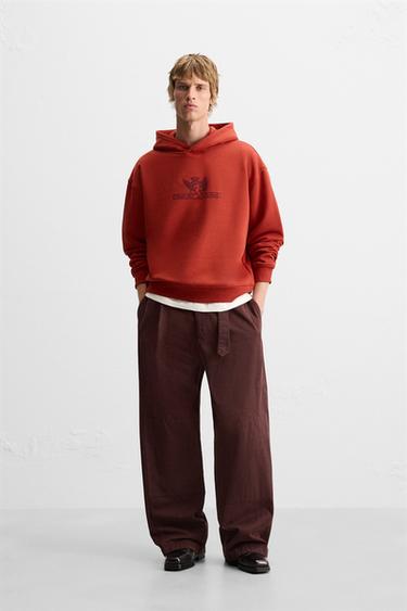 SUDADERA CAPUCHA ESTAMPADO CORAZÓN - Granate de Zara - Imagen 0