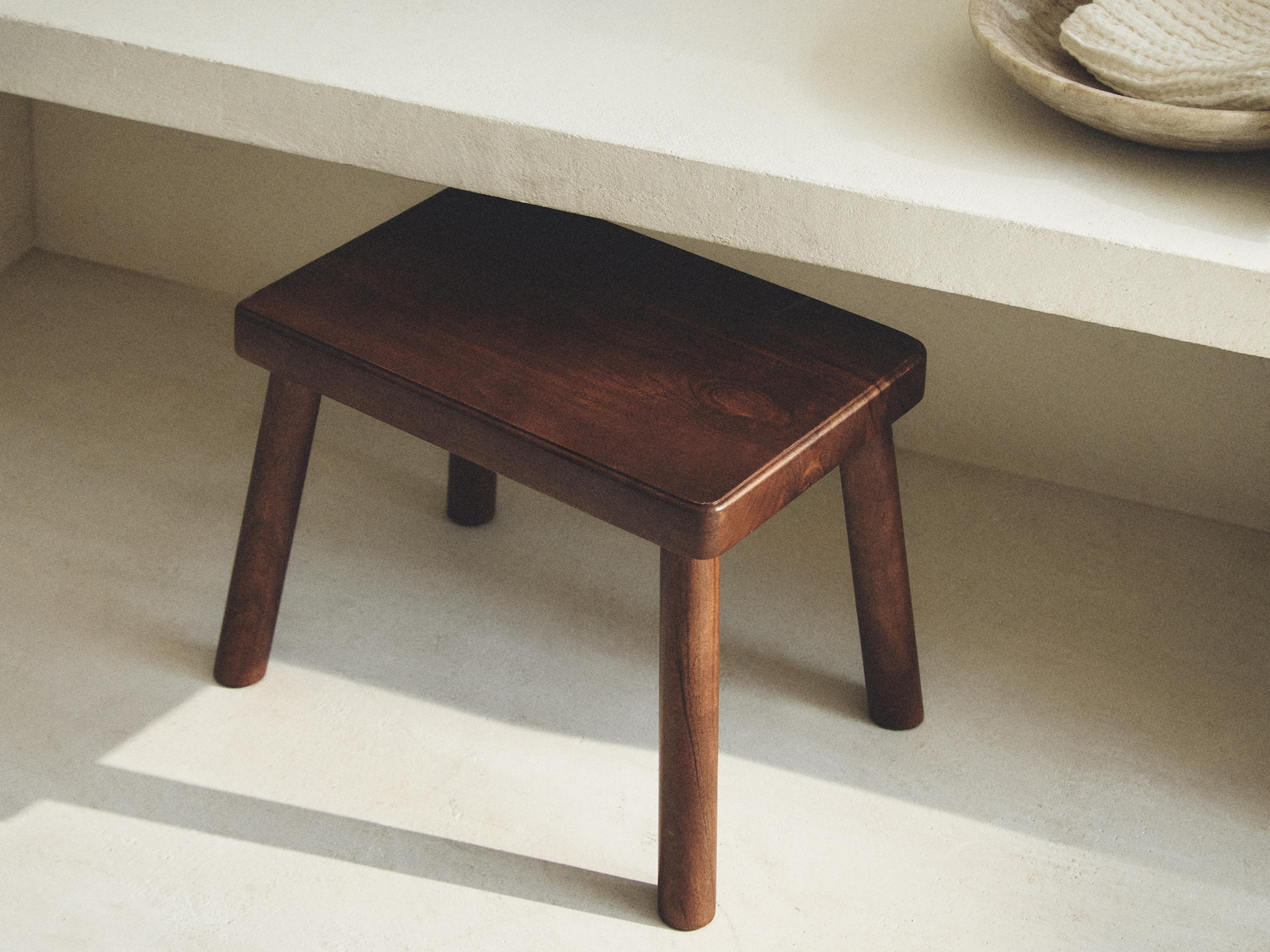 ACACIA WOOD STOOL — Brown