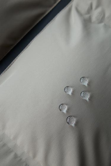 MANTEAU MATELASSÉ ZIPS DÉPERLANT - Vison clair de Zara - Image 9