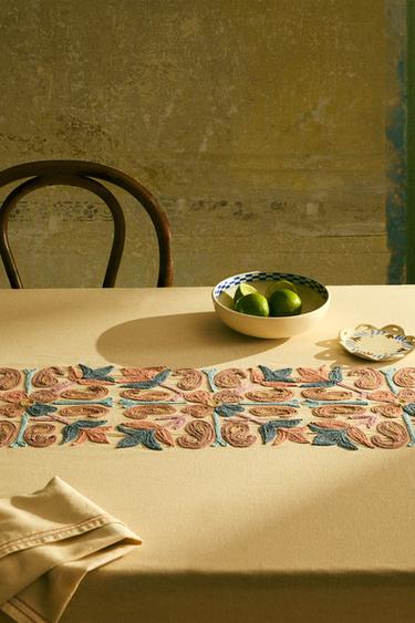 EMBROIDERED COTTON TABLECLOTH - Pinks by Zara