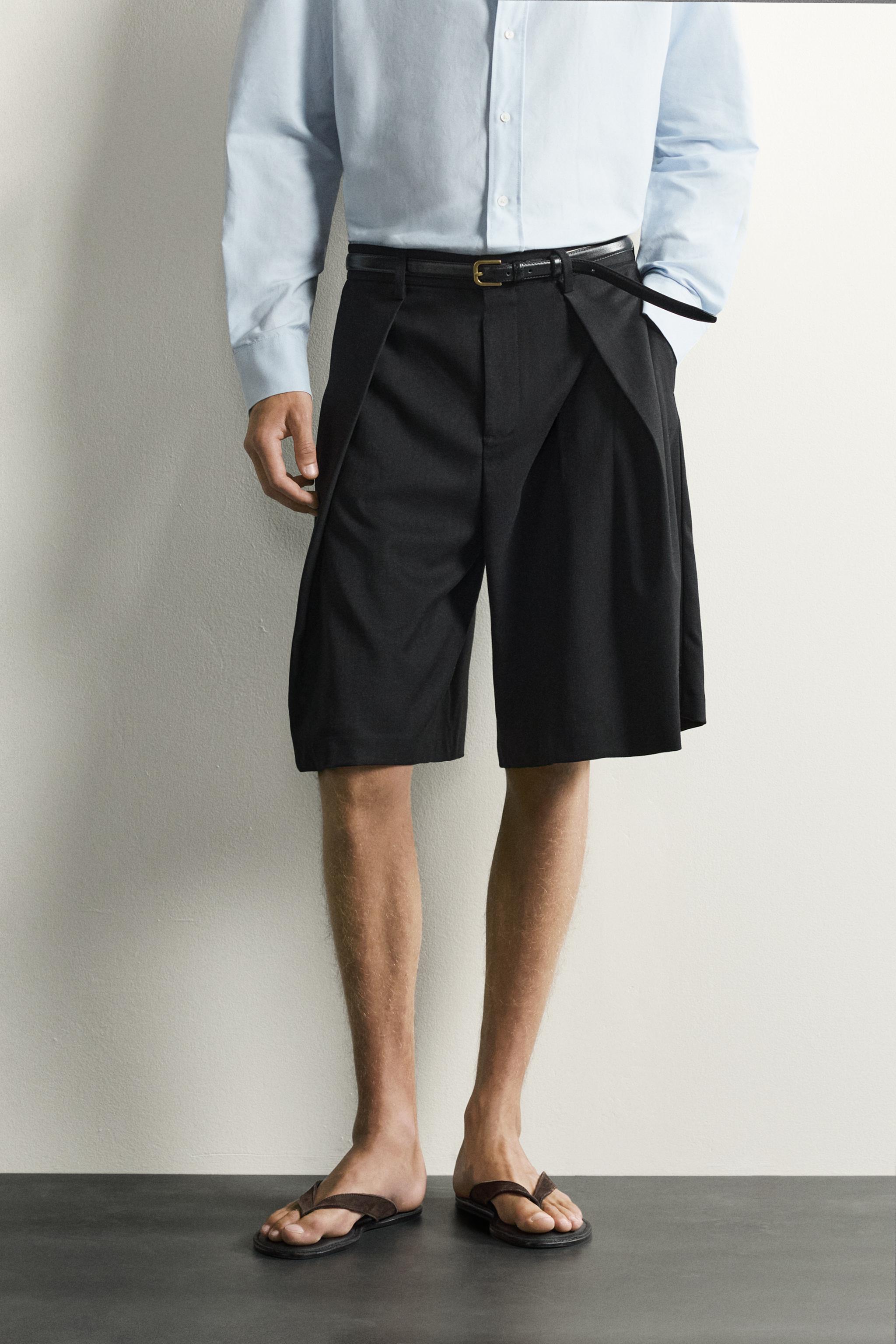 WIDE FIT PLEATED SHORTS — Black