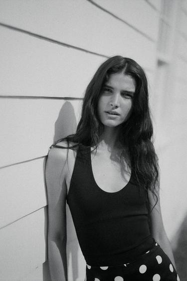 CAMISETA HALTER - Negro de Zara