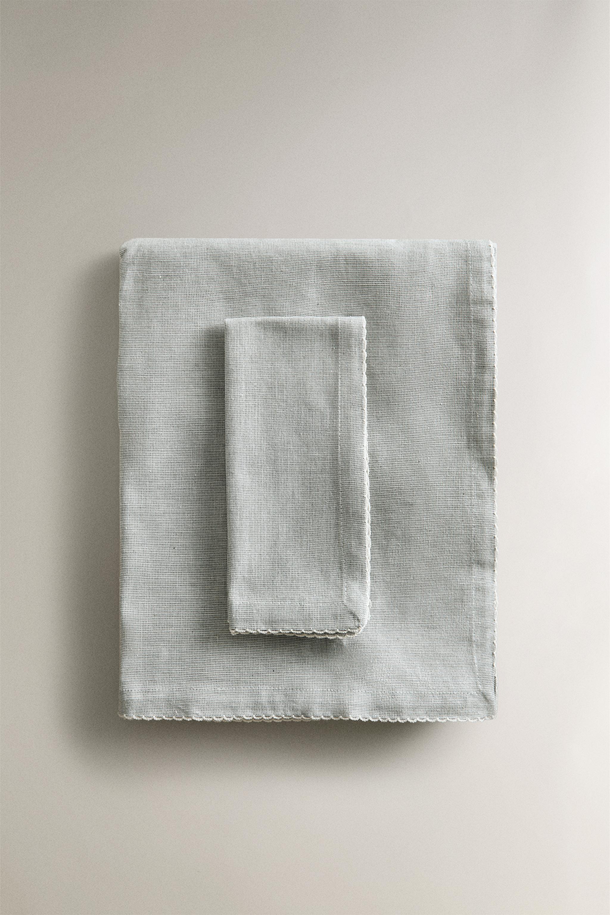 SCALLOPED TABLECLOTH