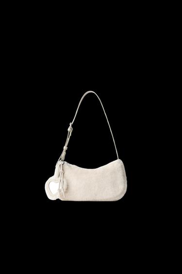FELL-SCHULTERTASCHE MIT ANHÄNGER - Gebrochenes Weiß von Zara