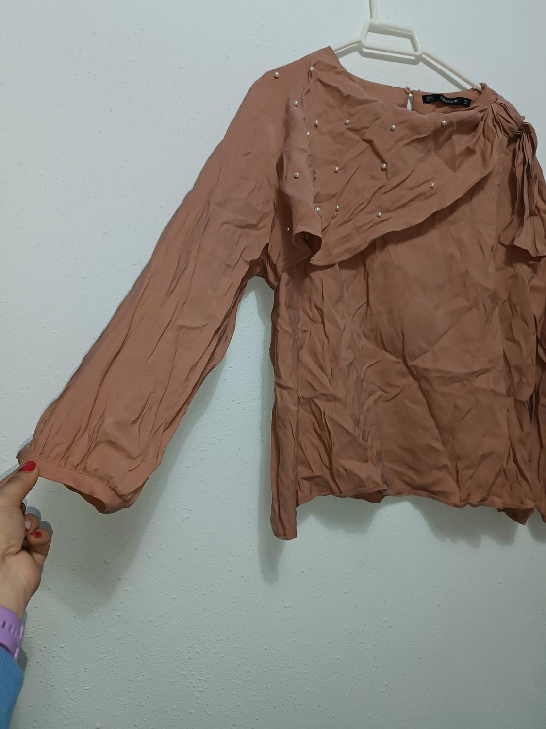 TOP WITH PEARL BUTTONS - Image 3