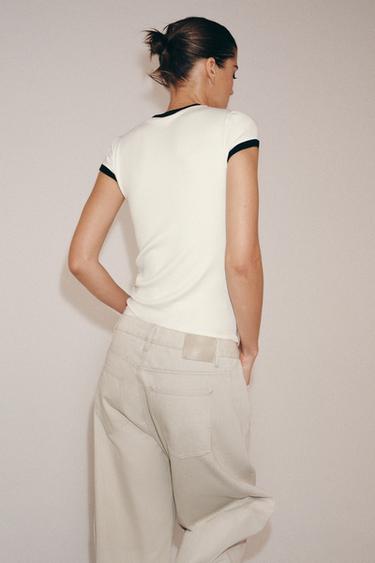 T-SHIRT CÔTELÉ EN CONTRASTE - Écru de Zara - Image 2