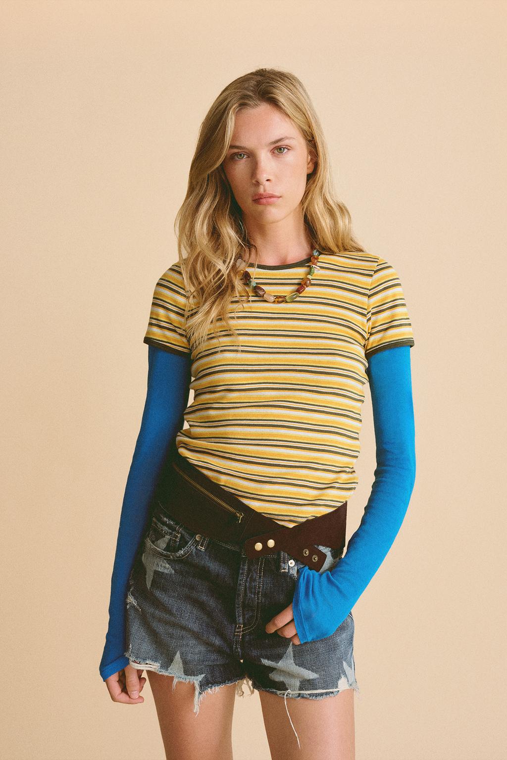 CONTRASTING STRIPED T-SHIRT - image 2