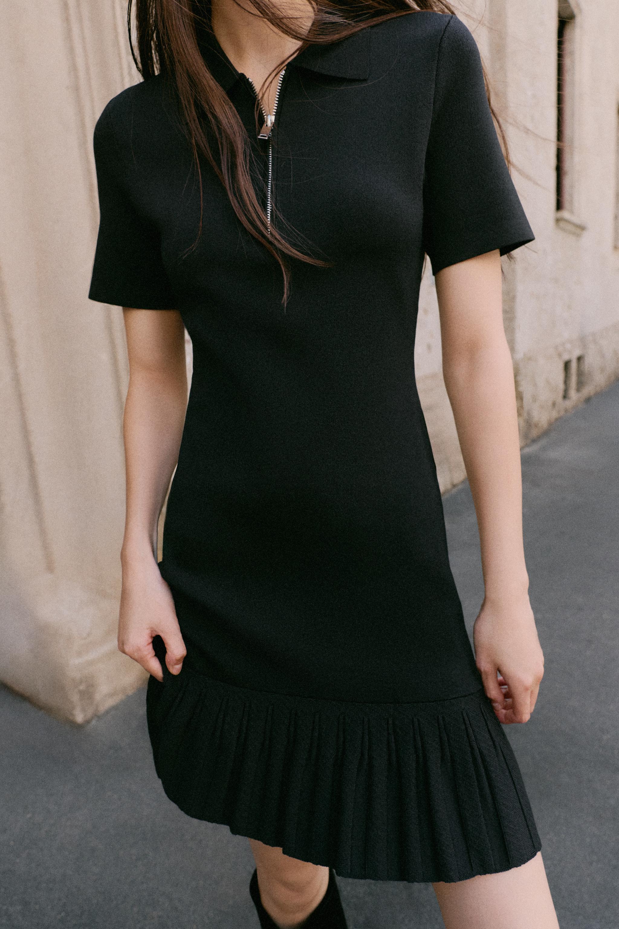 プリーツニットショートワンピース - ブラック | ZARA Japan / 日本