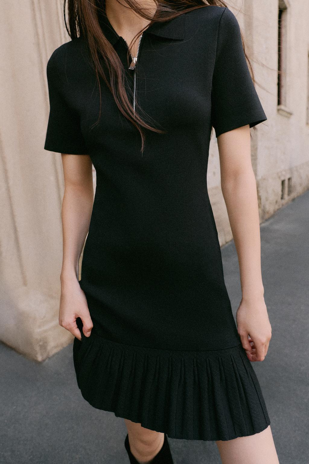 KNIT SHORT PLEATED DRESS