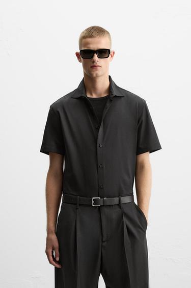 CAMISA ELÁSTICA - Negro de Zara