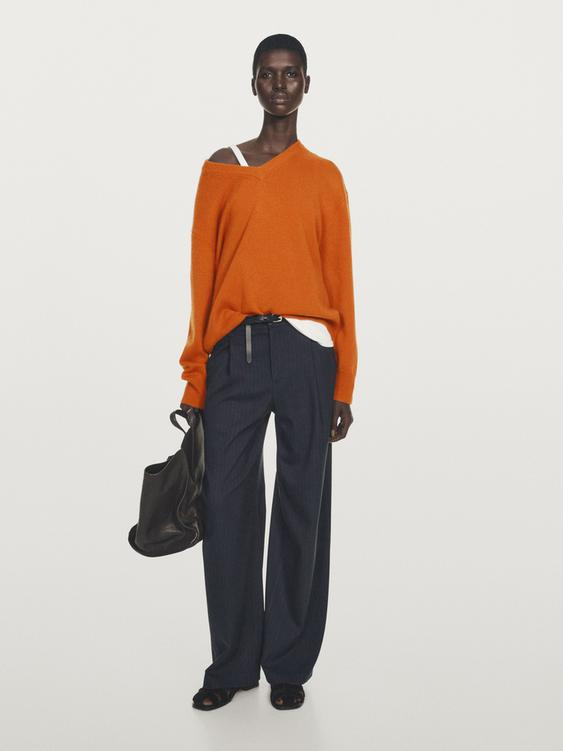 Cashmere V-neck knit sweater