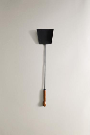 IRON FIREPLACE ASH SHOVEL - Black by Zara