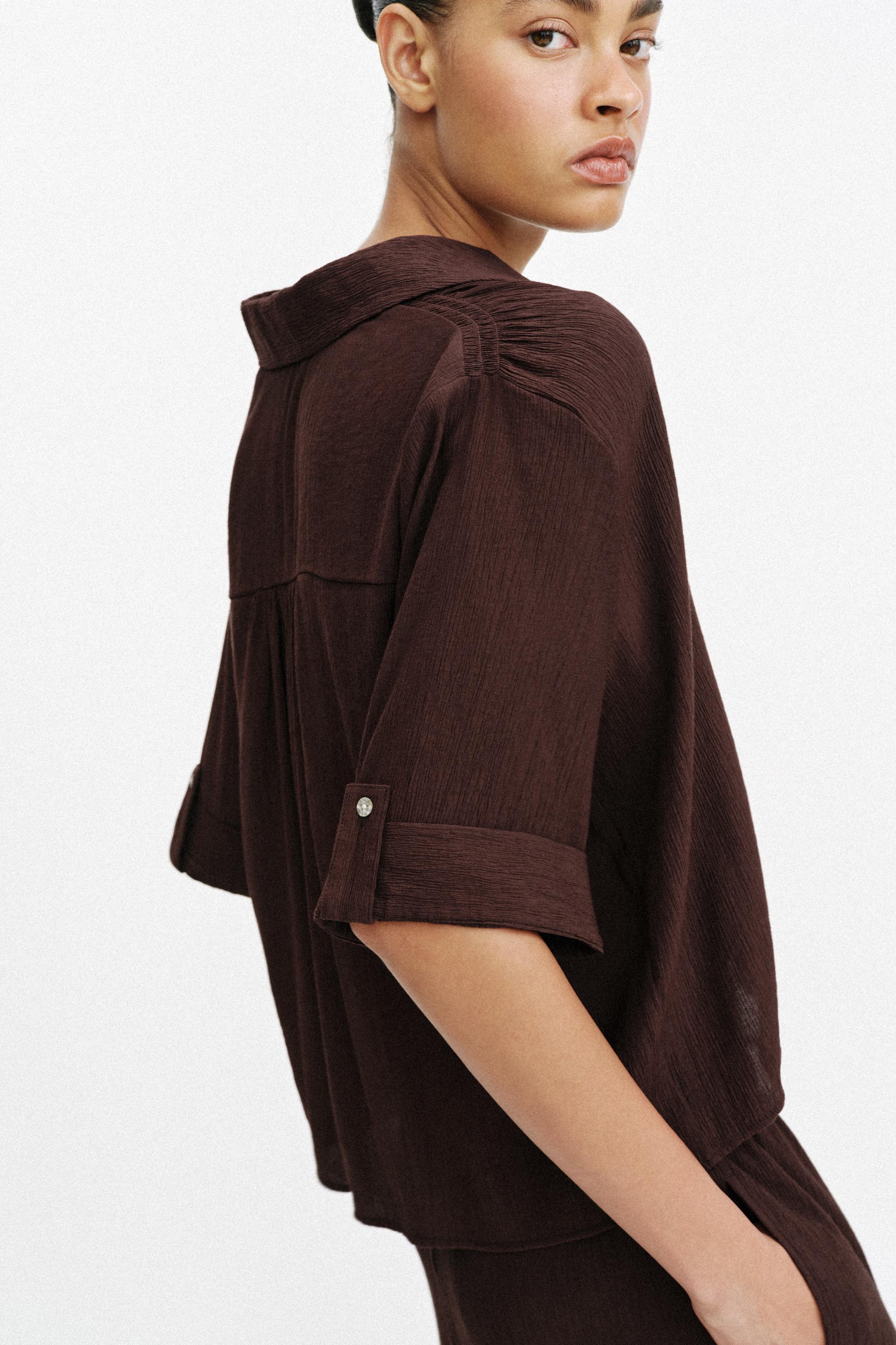 FLOWY SHORT SLEEVE SHIRT