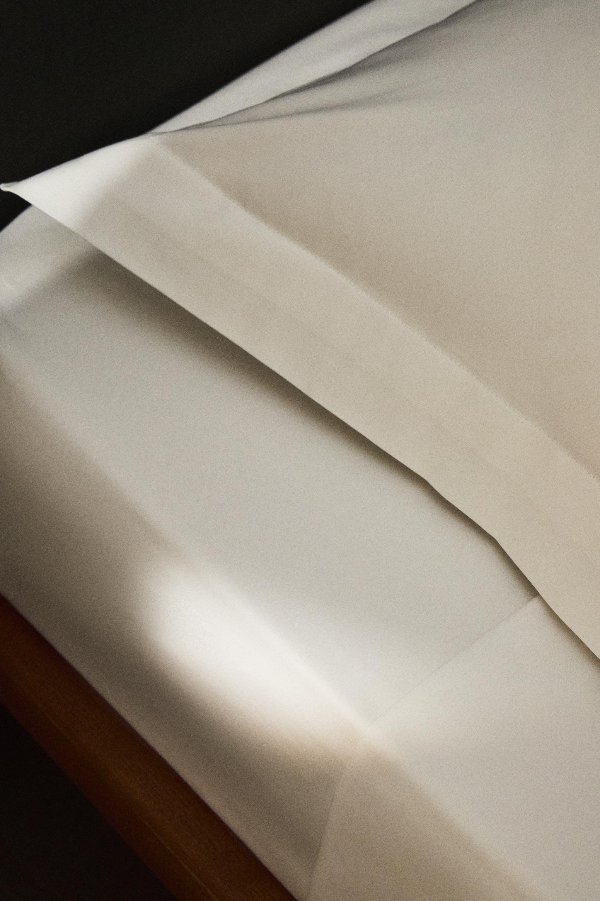 THICK SATEEN FITTED SHEET | 11.8" (300 THREAD COUNT)