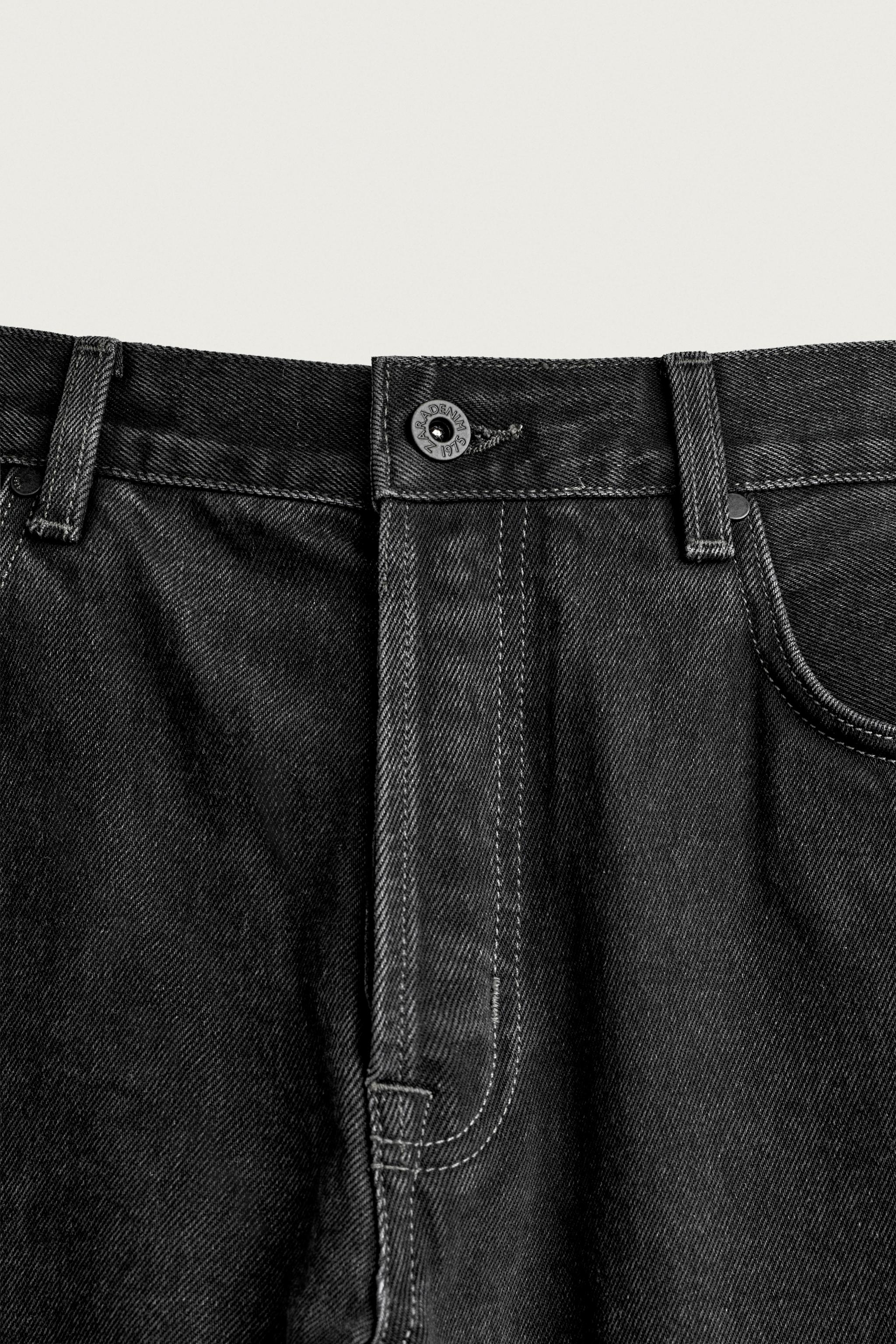 LOOSE-FIT JEANS
