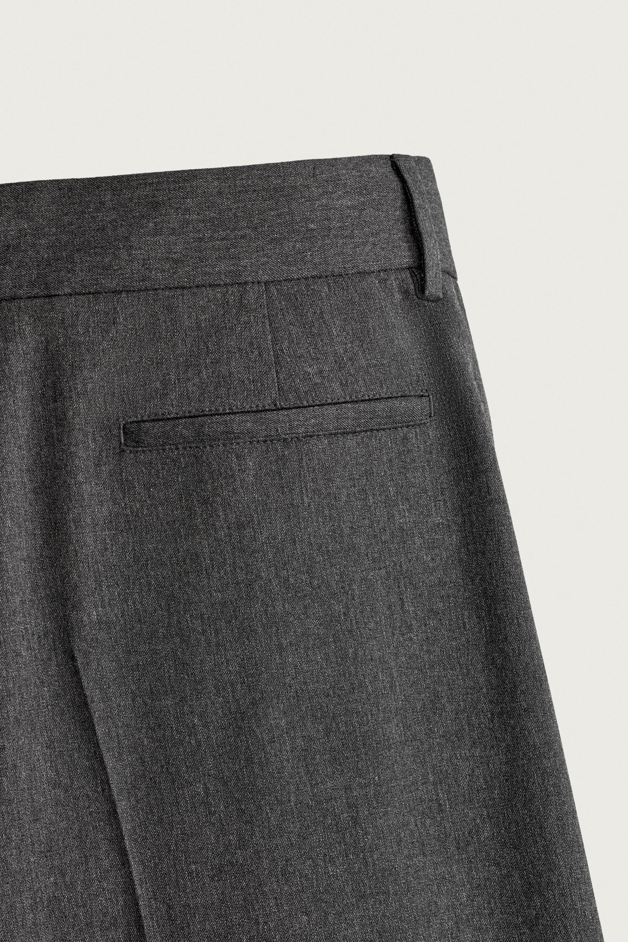 WIDE-FIT PLEATED PANTS