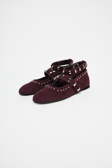 BALLERINES EN DAIM À CLOUS - Bordeaux de Zara - Image 2