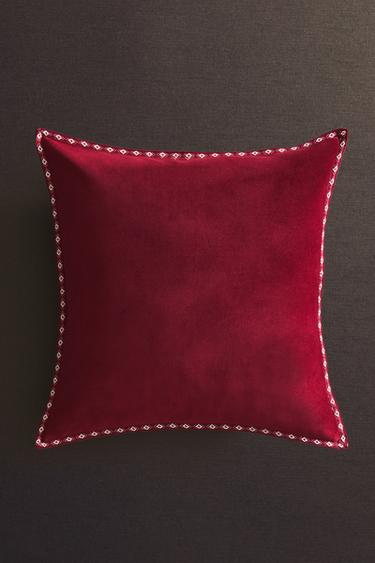 VELVET CHRISTMAS CUSHION COVER WITH EDGE DETAIL - Red by Zara