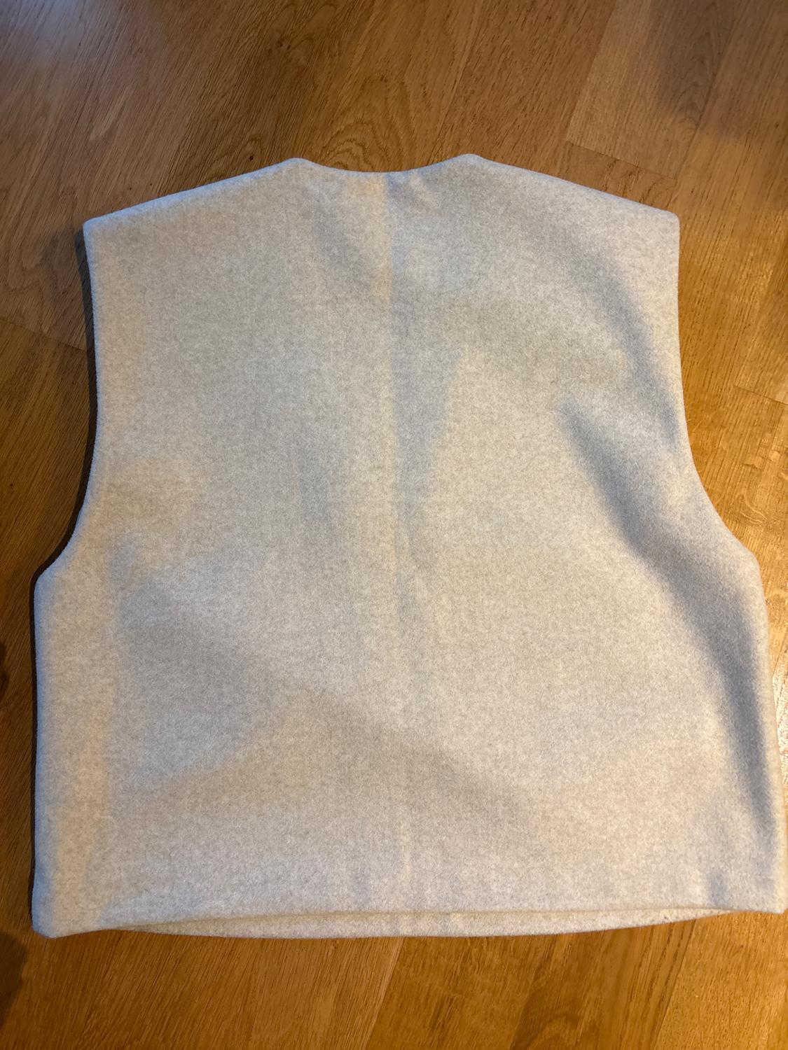 SOFT V-NECK WAISTCOAT - Image 2