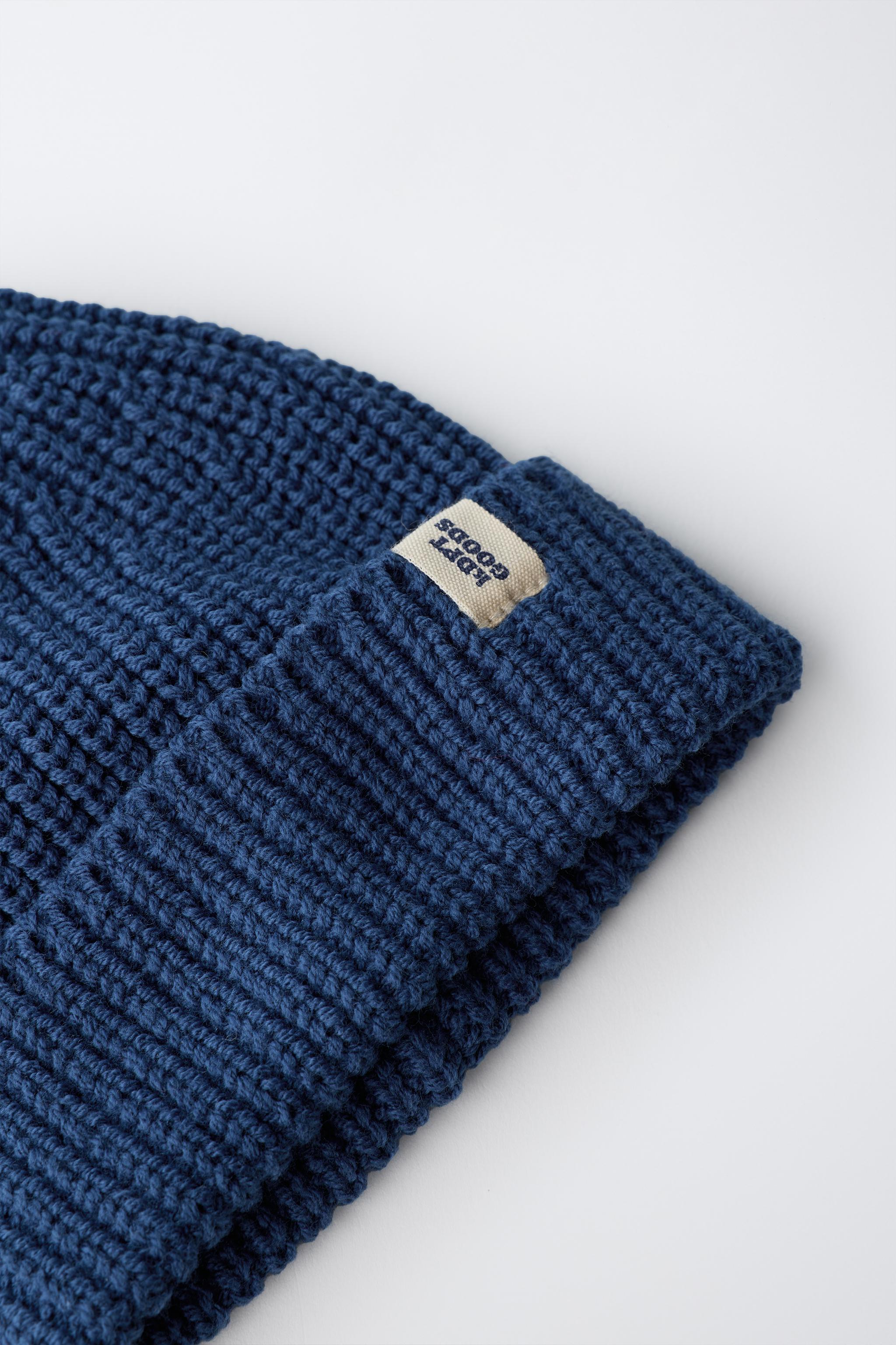 BONNET EN MAILLE À ÉTIQUETTE