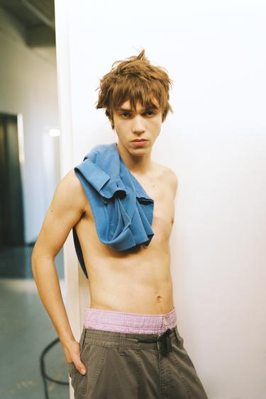 برمودا منسدلة مربعات إصدار محدود - وردي الخاص بـ Zara