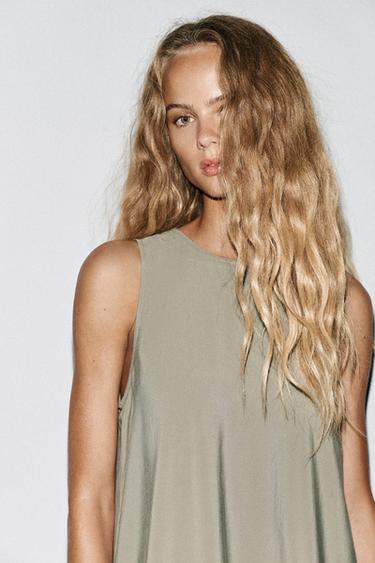 ROBE MI-LONGUE FLUIDE À VOLUME - Kaki de Zara - Image 2